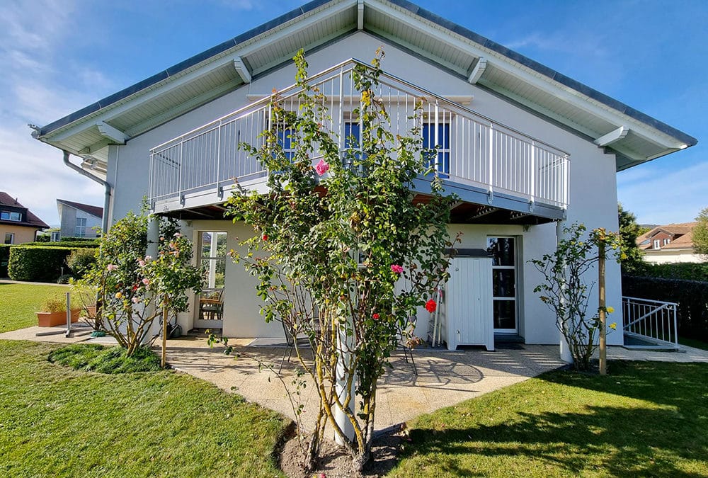 Une rénovation réussie pour une barrière extérieure modernisée